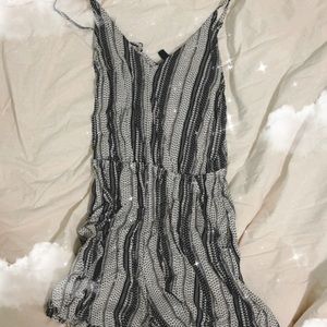 Black and white romper with pockets